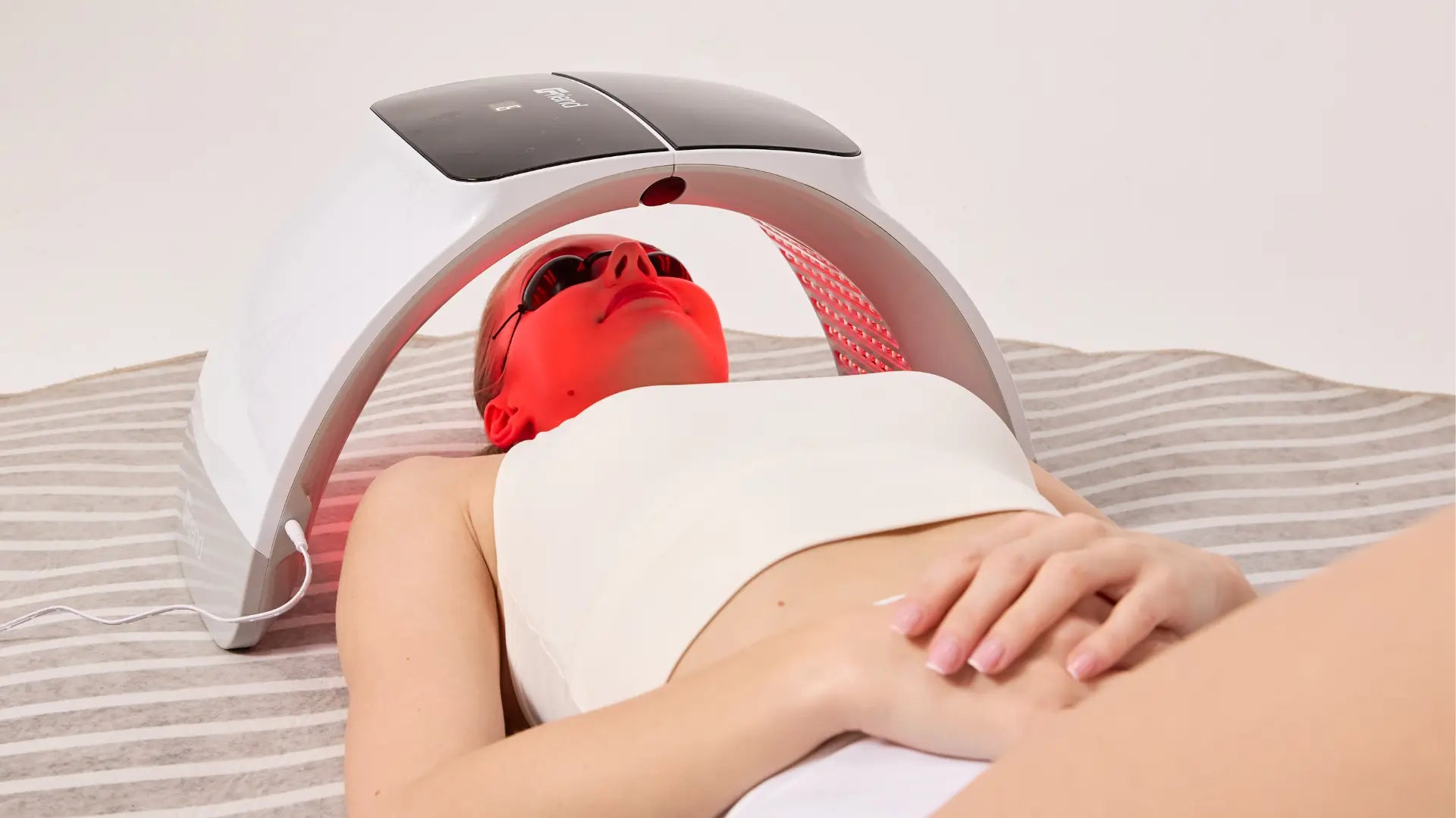 A Calmer Evening Routine: How At-Home Light Therapy Fits Into Busy UK Life